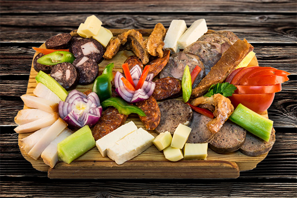 Platou branzeturi si carne 4 - Rumunské potraviny
